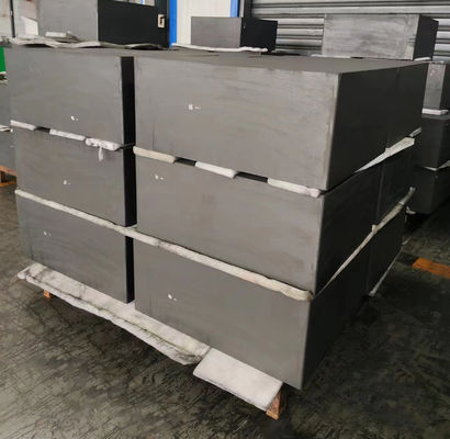 Graphite isostatique à haute densité EDM Bloc de graphite solide 115 Mpa Résistance à la compression