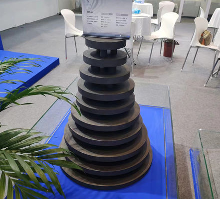 Bloc de graphite isostatique lisse pour le chauffage et le crucible 100 Mpa résistance à la compression
