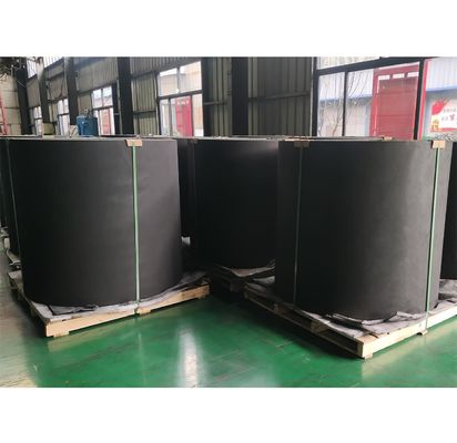 Bloc de graphite isostatique lisse pour le chauffage et le crucible 100 Mpa résistance à la compression