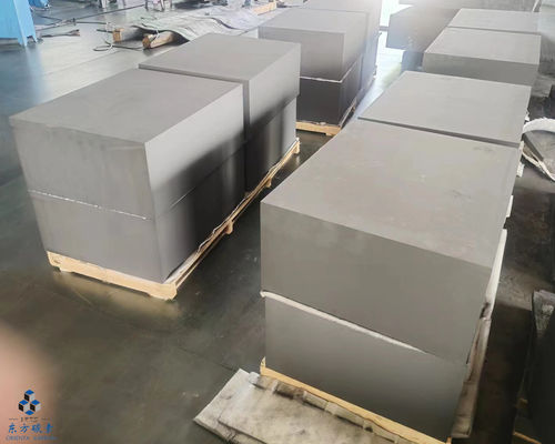 Bloc isostatique de graphite lisse de 12 μm, taille de grain, avec un point de fusion élevé