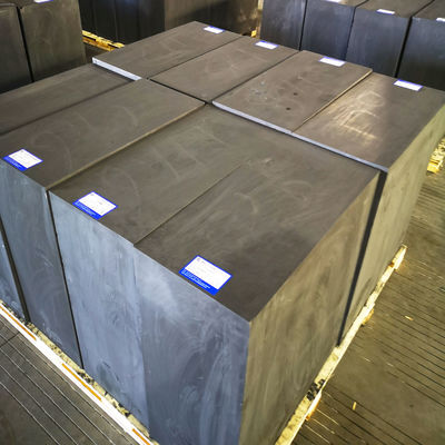 La coulée et le moulage de l'argent utilisent un bloc de graphite isostatique à haute densité