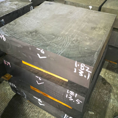 La coulée et le moulage de l'argent utilisent un bloc de graphite isostatique à haute densité