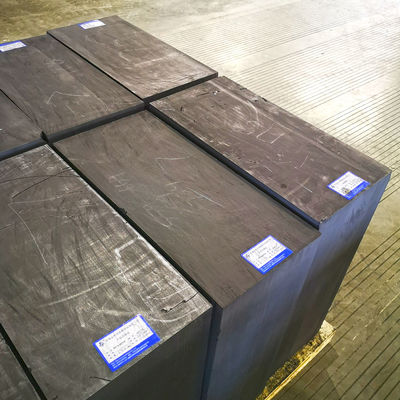 La coulée et le moulage de l'argent utilisent un bloc de graphite isostatique à haute densité