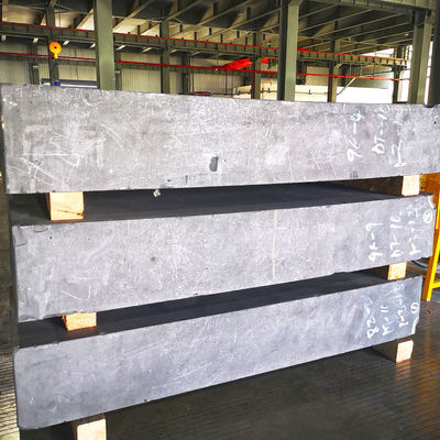 La coulée et le moulage de l'argent utilisent un bloc de graphite isostatique à haute densité