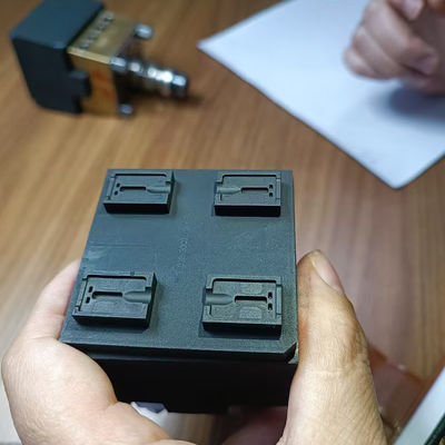 1.82 Barres de graphite à densité et bloc de graphite isostatique pour le frittage et la fusion de crucibles