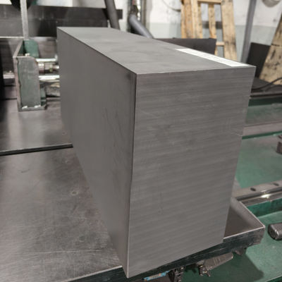 10,80 g/cc Densité des tiges de graphite Bloc isostatique de graphite pour les crucibles et les boîtes