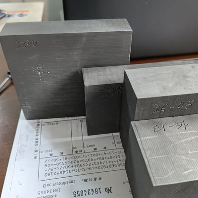 Ronds et blocs de graphite isostatique à haute densité pour le frittage et la coulée