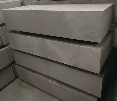 Matériau de graphite isostatique purifié pour l'industrie des cellules de silicium polycristallin
