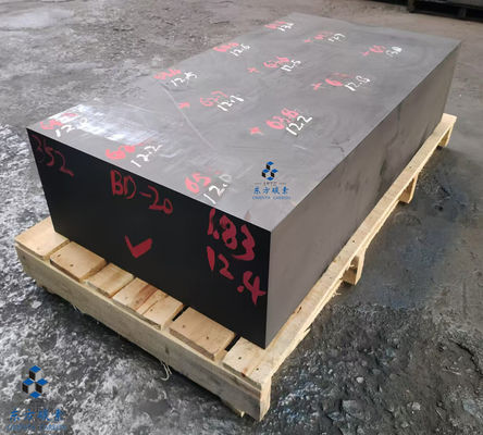 Blocs de graphite purifiés pour l'industrie des semi-conducteurs